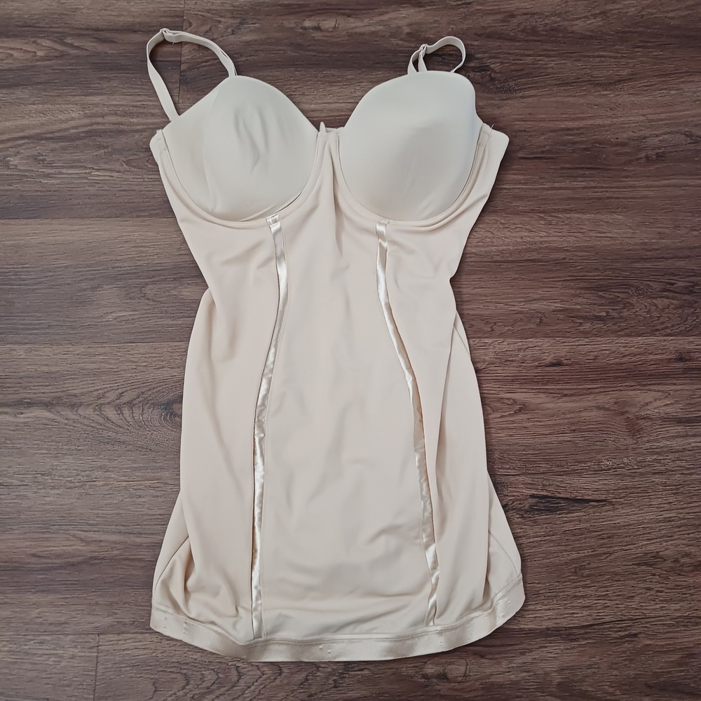 Maidenform Beige Shapewear Slip Underwire Bra 38D Nude Firm Control 2304